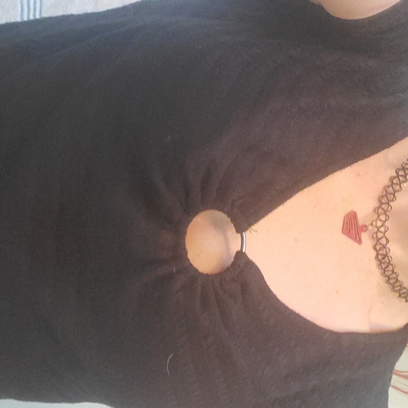 Large black with circle design in middle - Picture 7 of 7